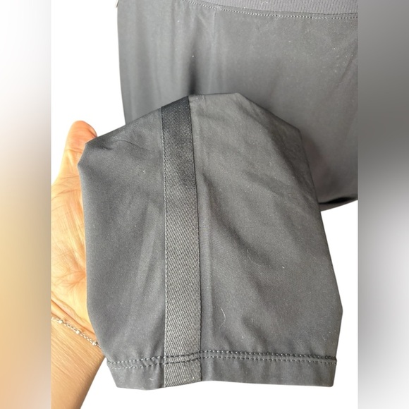 Athleta Nolita Size 2P Tapered
Crop Pants black Lightweight Comfort zip pockets - Picture 11 of 14